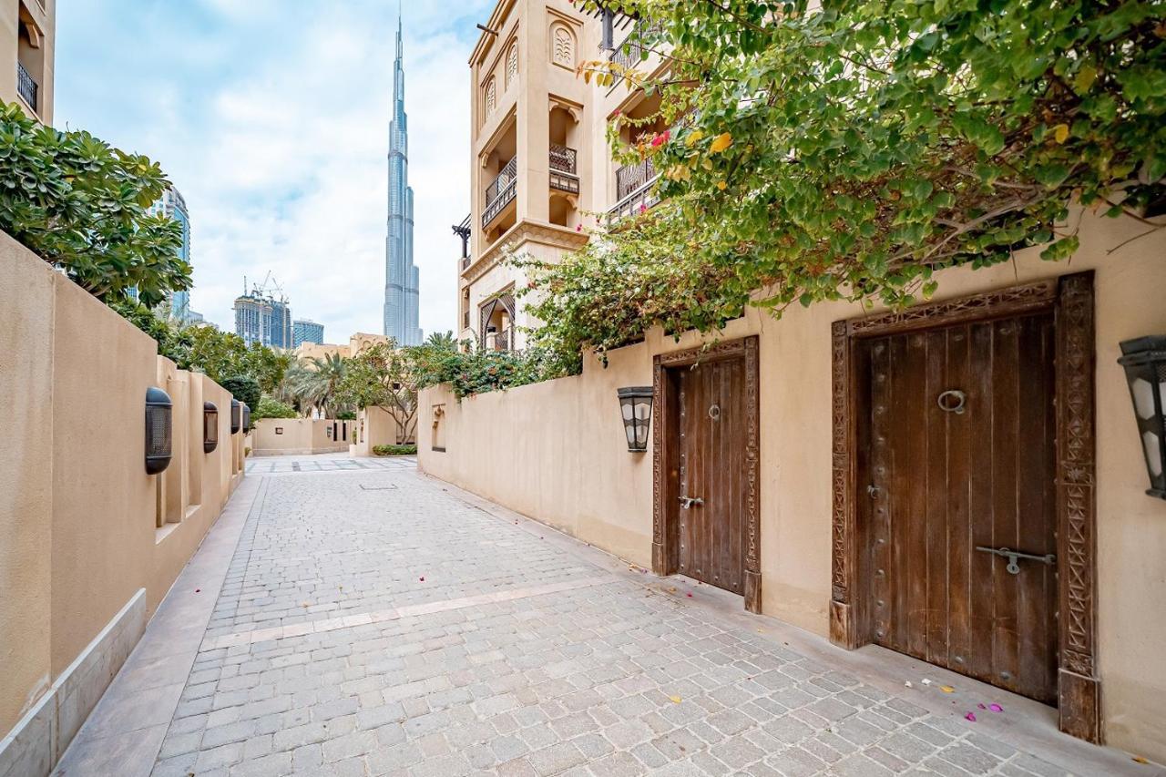 دبي Higuests - Spacious Apt With Private Balcony In Old Town المظهر الخارجي الصورة
