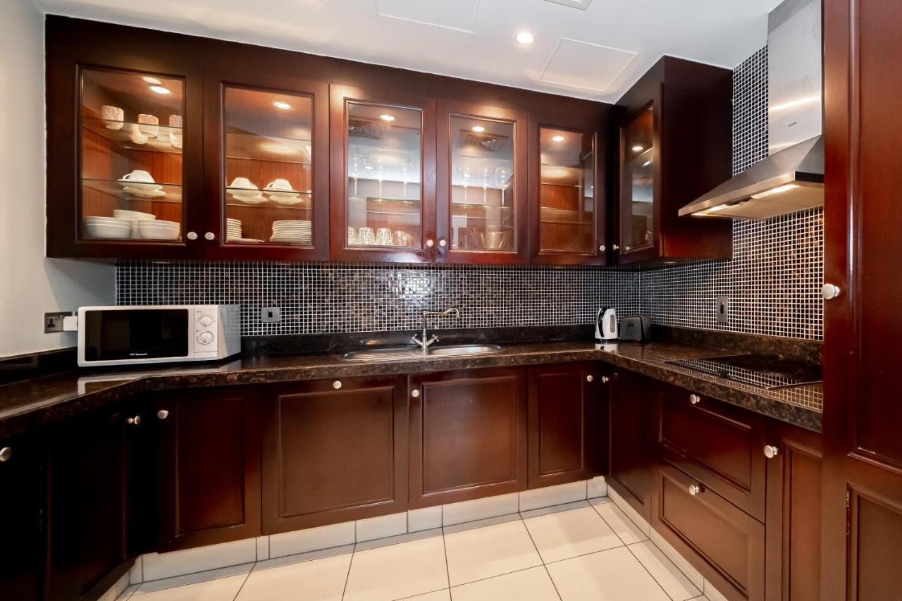 دبي Higuests - Spacious Apt With Private Balcony In Old Town المظهر الخارجي الصورة