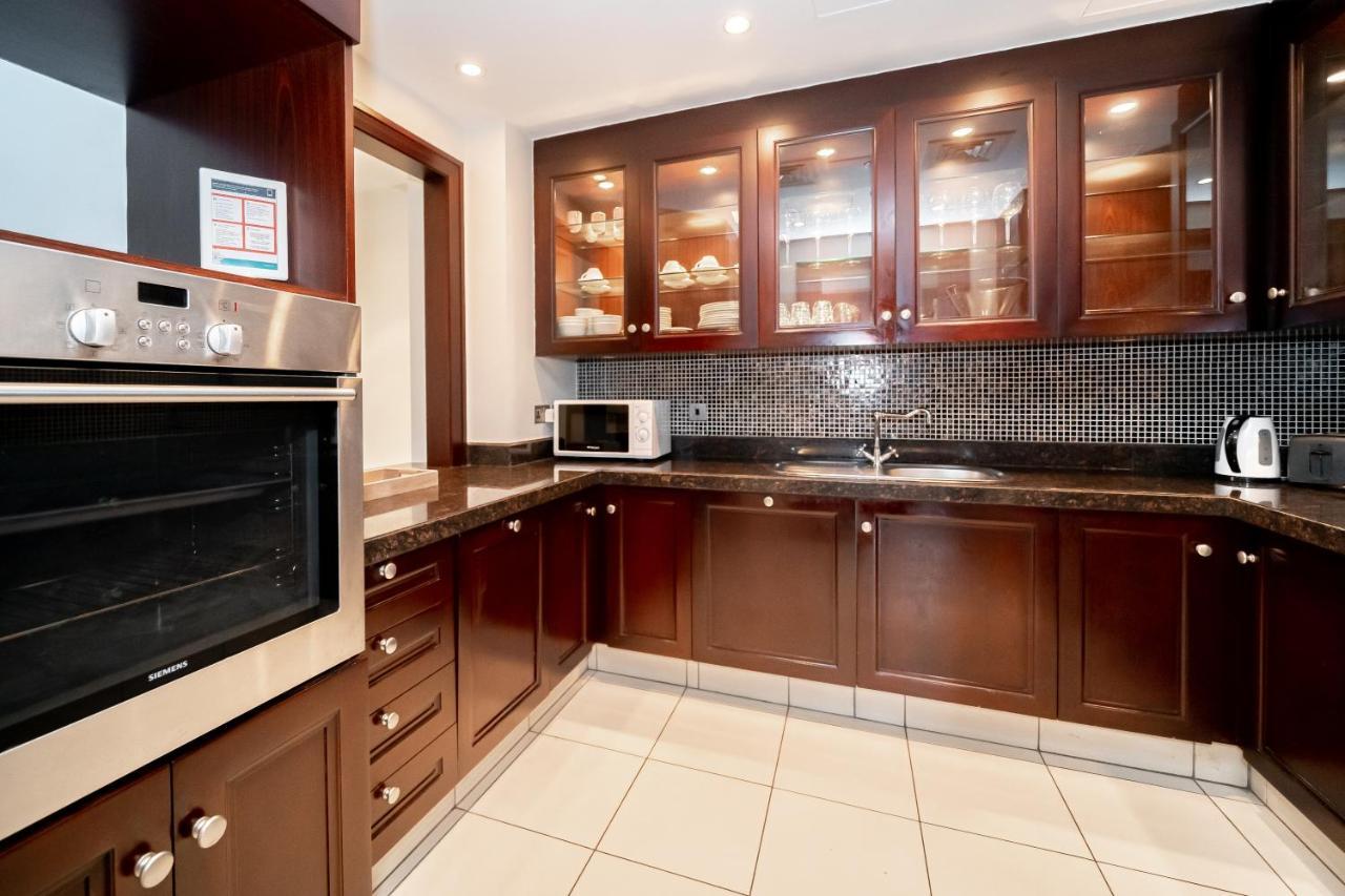 دبي Higuests - Spacious Apt With Private Balcony In Old Town المظهر الخارجي الصورة
