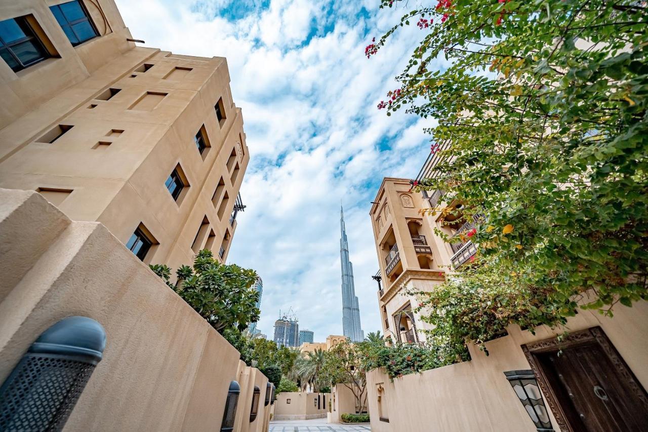 دبي Higuests - Spacious Apt With Private Balcony In Old Town المظهر الخارجي الصورة