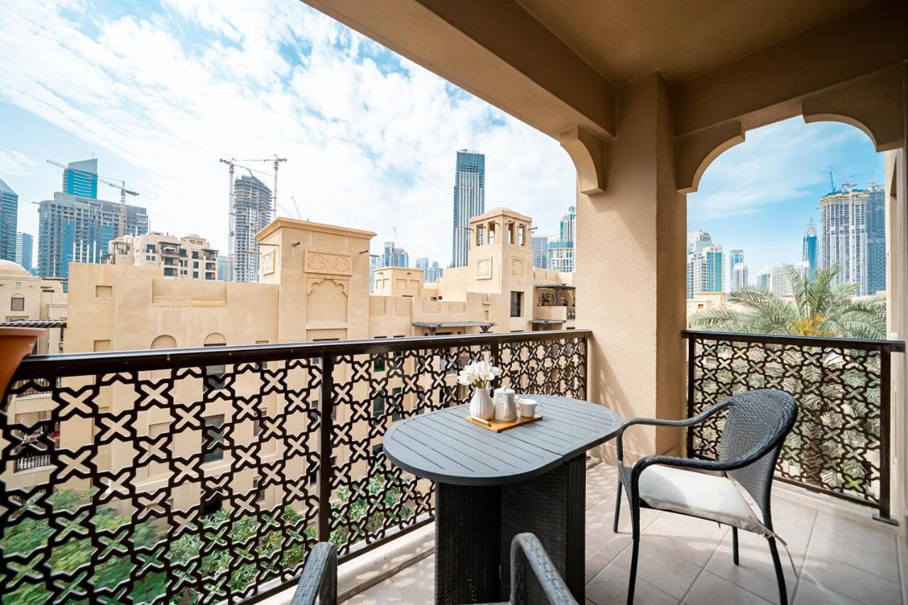 دبي Higuests - Spacious Apt With Private Balcony In Old Town المظهر الخارجي الصورة