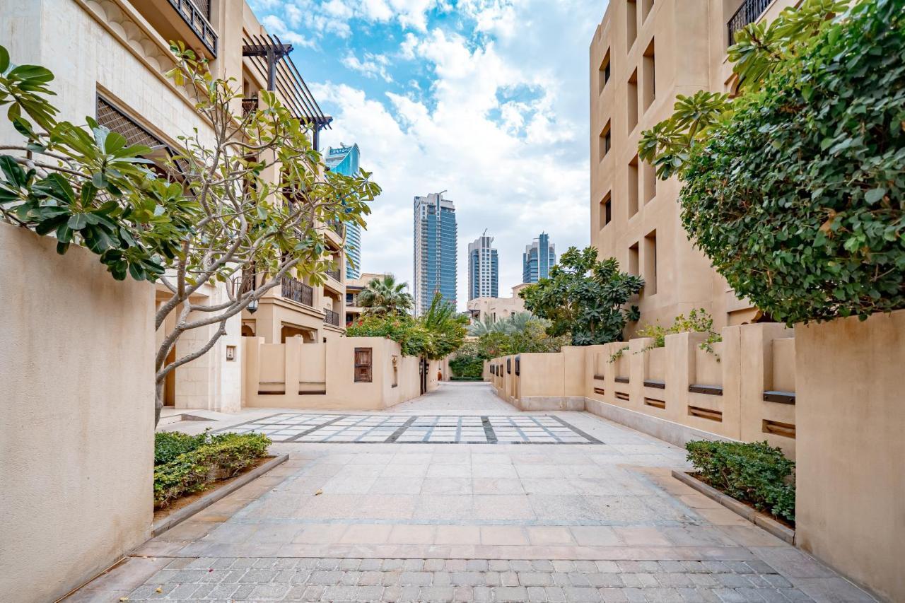 دبي Higuests - Spacious Apt With Private Balcony In Old Town المظهر الخارجي الصورة