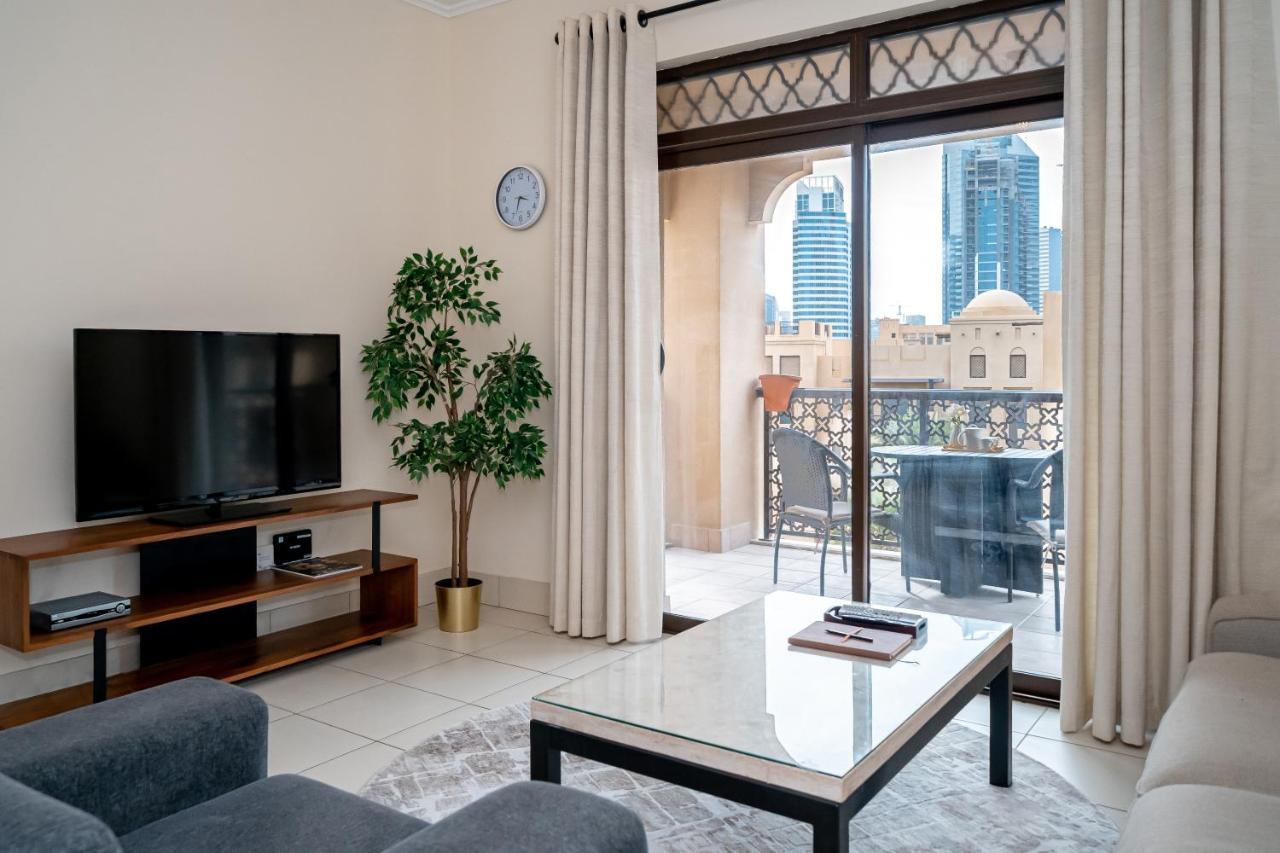 دبي Higuests - Spacious Apt With Private Balcony In Old Town المظهر الخارجي الصورة