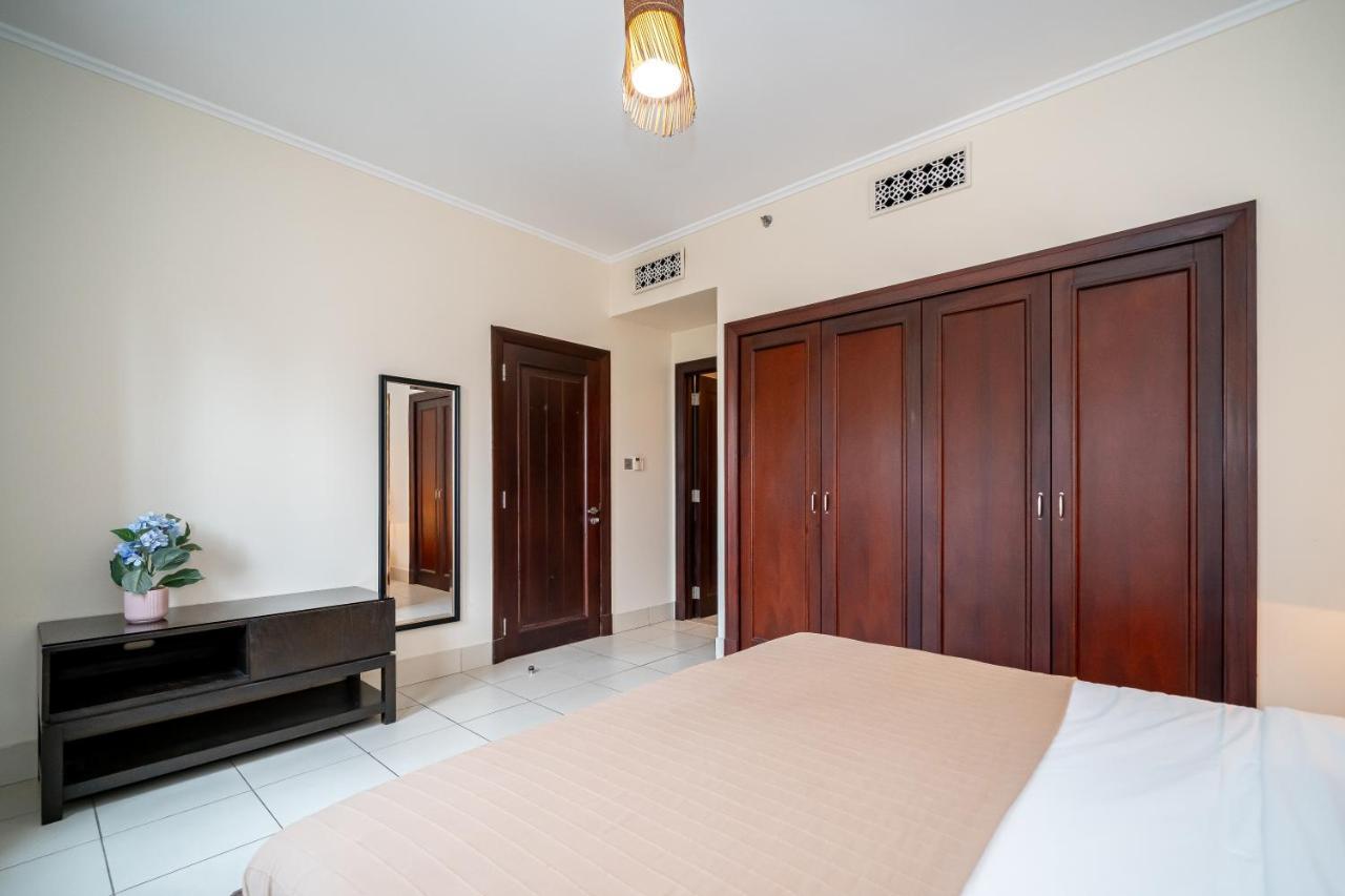 دبي Higuests - Spacious Apt With Private Balcony In Old Town المظهر الخارجي الصورة