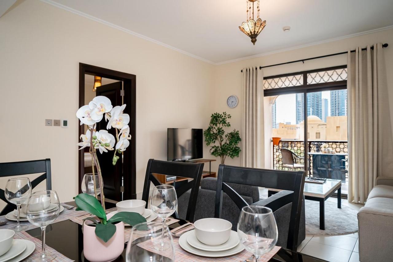 دبي Higuests - Spacious Apt With Private Balcony In Old Town المظهر الخارجي الصورة
