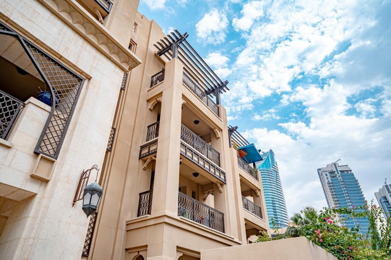 دبي Higuests - Spacious Apt With Private Balcony In Old Town المظهر الخارجي الصورة