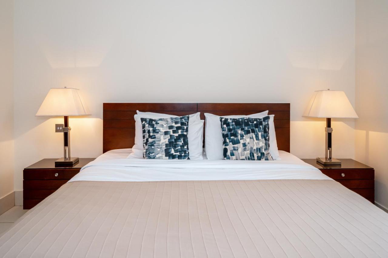 دبي Higuests - Spacious Apt With Private Balcony In Old Town المظهر الخارجي الصورة